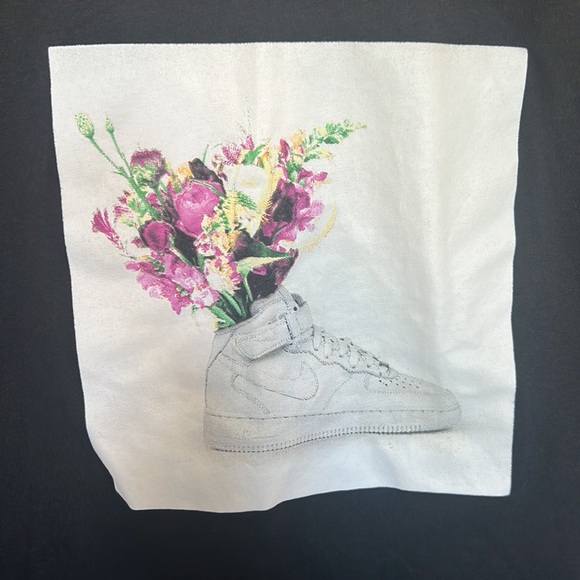 Nike T-shirt - Picture 2 of 3